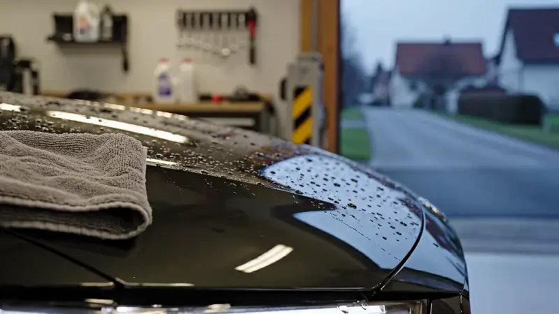 Standbild aus dem Video „Polieren“